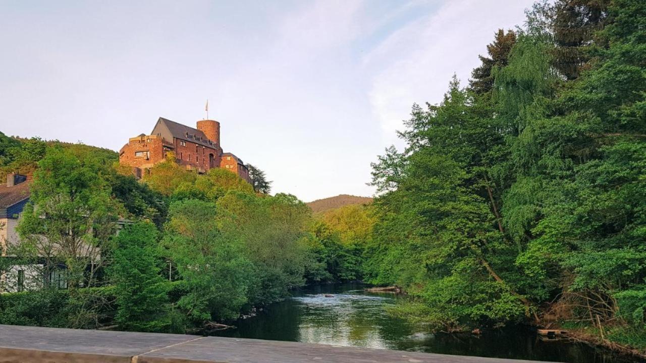 Hostel Burg Hausen Heimbach Bagian luar foto